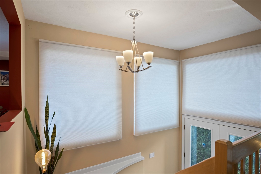 3 Mariners Way, Unit 3 Salem, MA 01970 - Photo 16 of 37 a dining room with wooden floor and a chandelier