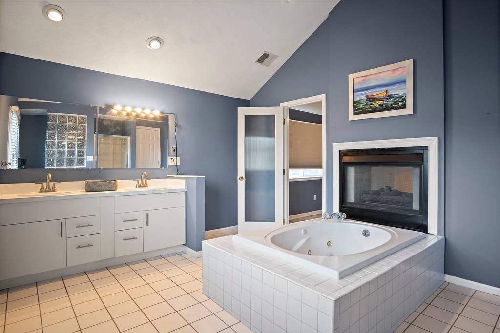 3 Mariners Way, Unit 3 Salem, MA 01970 - Photo 20 of 37 a bathroom with a tub a double vanity sink and mirror