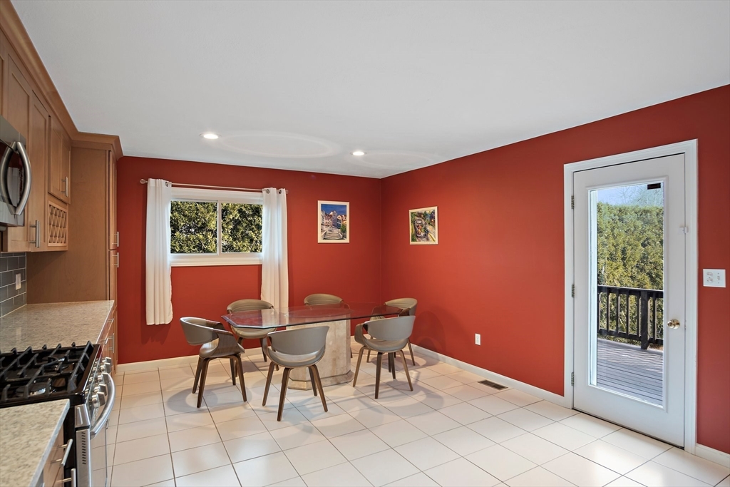 3 Mariners Way, Unit 3 Salem, MA 01970 - Photo 9 of 37 a workspace with furniture and window