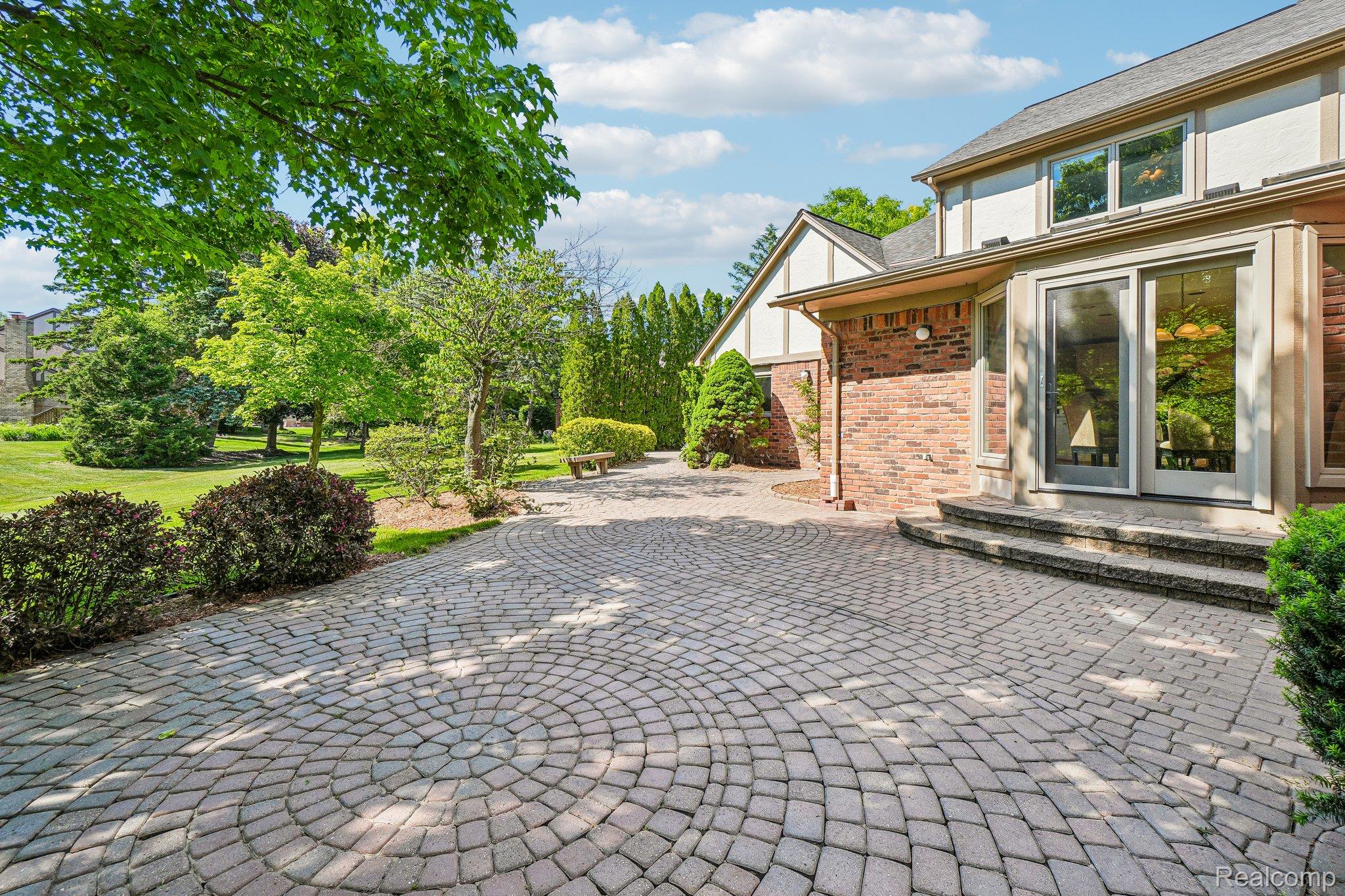 4523 Rivers Edge Drive Troy, MI 48098 - Photo 57 of 66 58-web-or-mls-Rivers Edge Dr-S0306-058.jpg