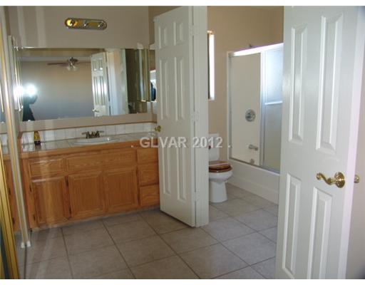1600 South Blagg Road Pahrump, NV 89048 - Photo 8 of 16 Master Bath/Spa.