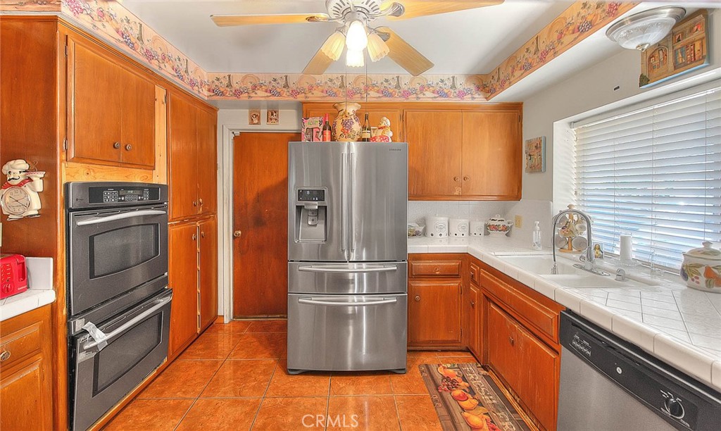 5737 Riverside Avenue Rialto, CA 92377 - Photo 9 of 33