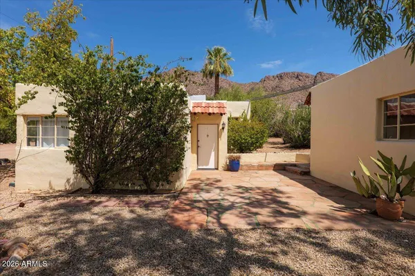 $1,750 | 5702 East Camelback Road, Unit INDIAN, Phoenix, AZ 85251