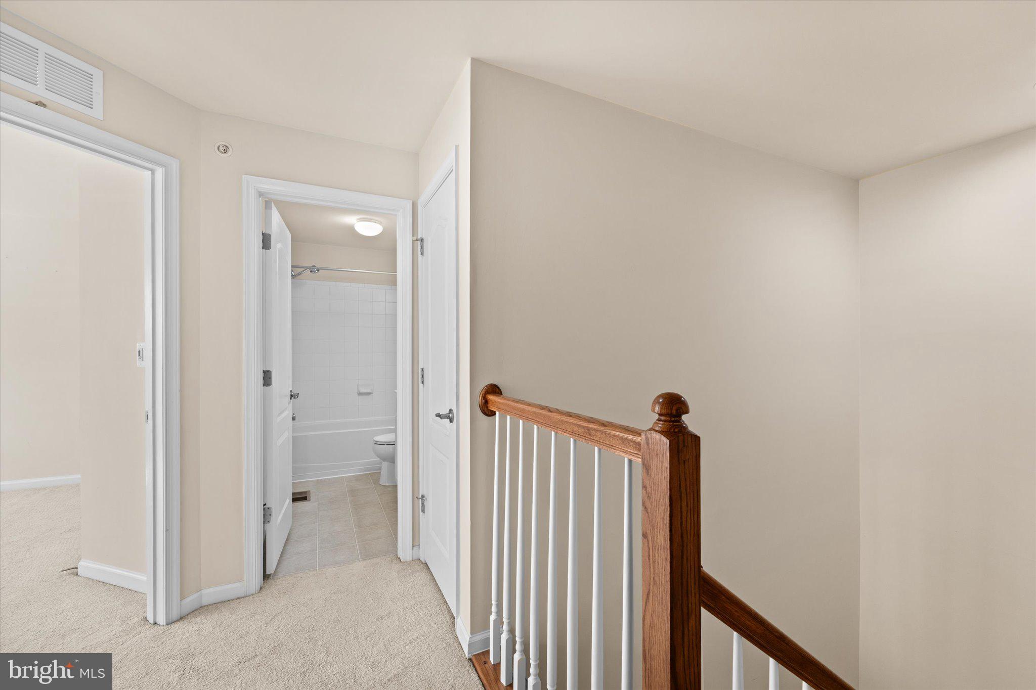 4820 Dane Ridge Circle Woodbridge, VA 22193 - Photo 19 of 32 Upper level hallway