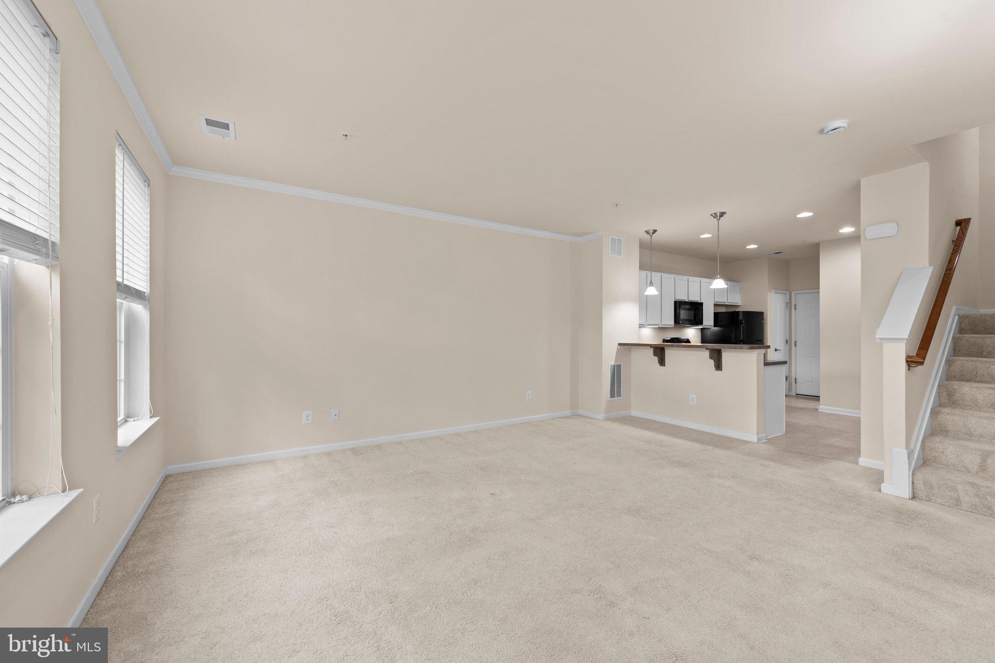 Living/Dining Comgo