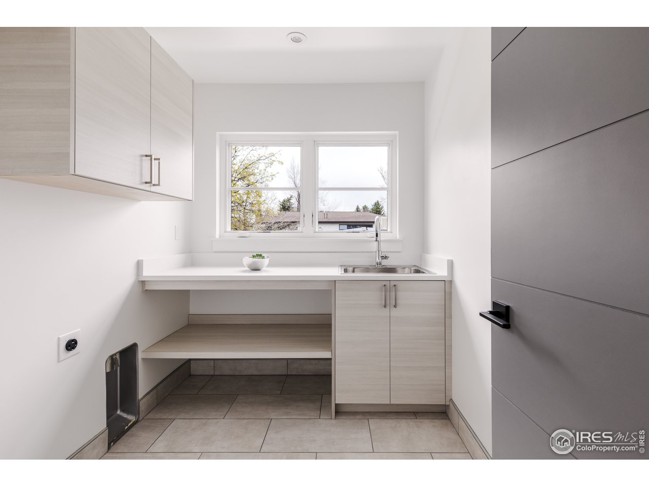3025 18th Street Boulder, CO 80304 - Photo 24 of 35 a bathroom with a sink and a bathtub