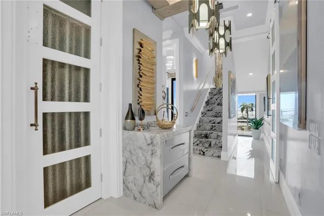 a view of entryway with furniture