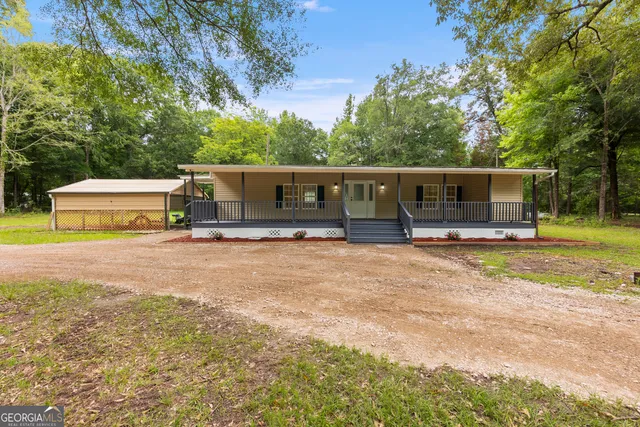 a view of a house with outdoor space