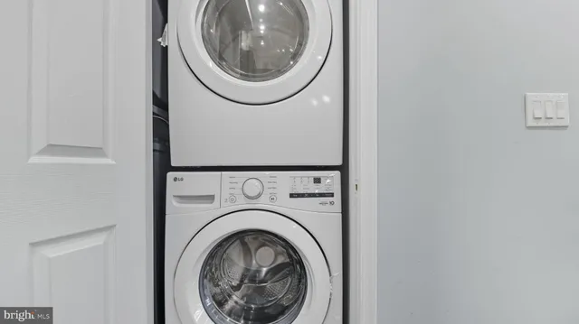 a close up view of a washer and dryer