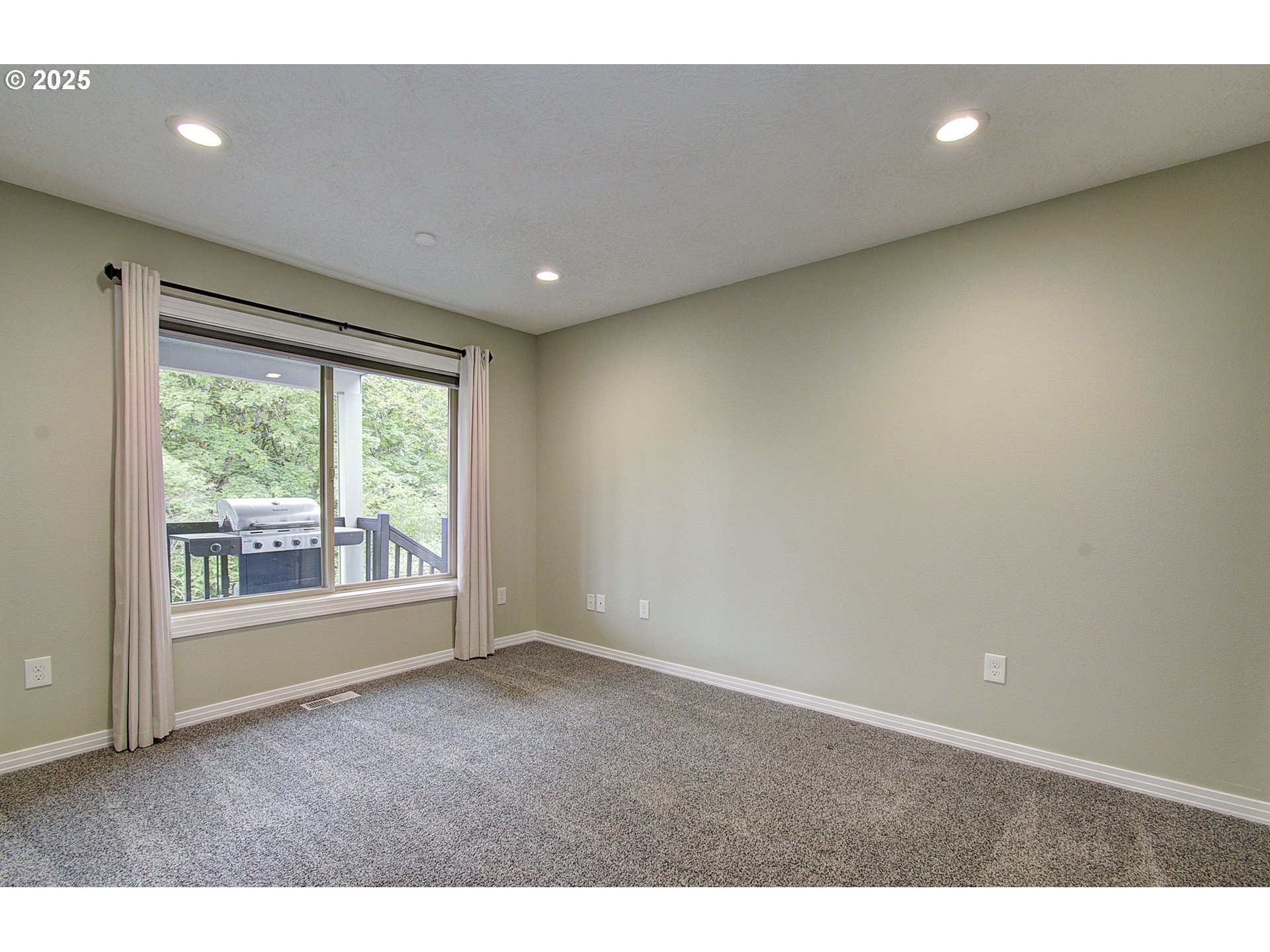 933 Northwest Grand Ridge Drive Camas, WA 98607 - Photo 35 of 47 Gallery Image 35