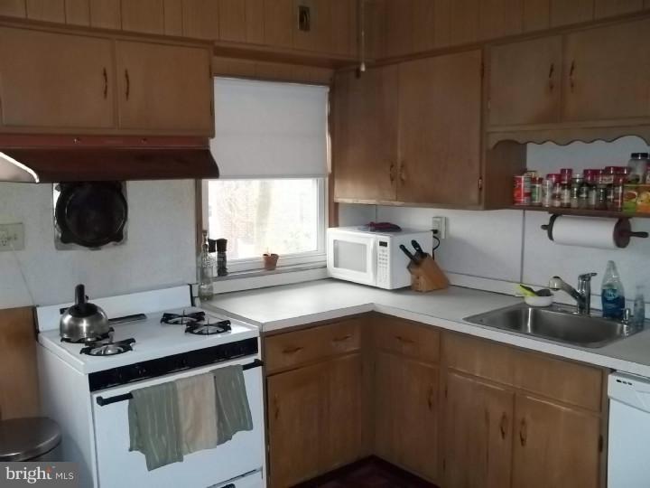 225 Copley Road Upper Darby, PA 19082 - Photo 7 of 16 Kitchen