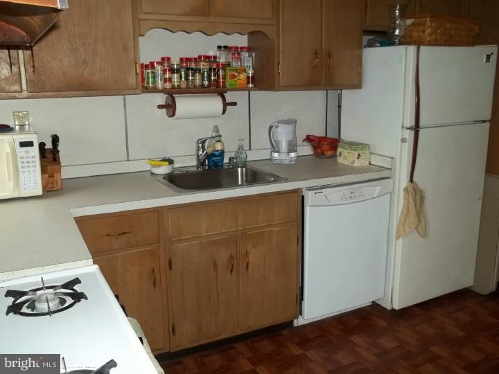 225 Copley Road Upper Darby, PA 19082 - Photo 9 of 16 Kitchen