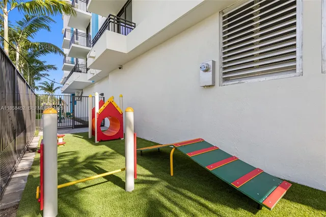 $3,763 | 4 North Federal Highway, Unit 225, Dania Beach, FL 33004