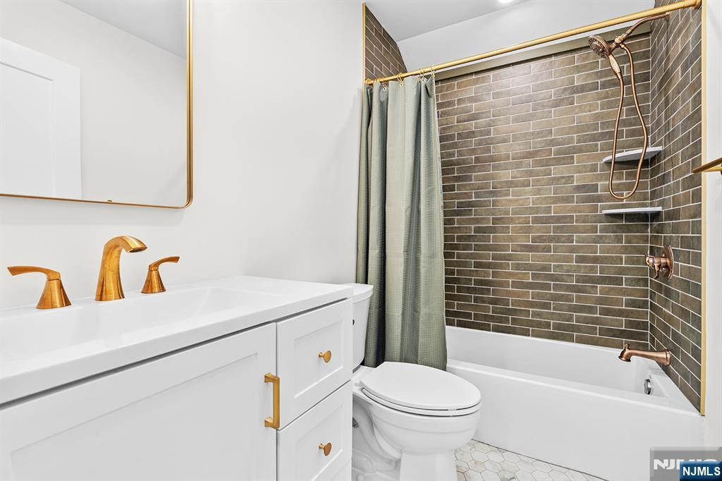 39 Old Road Ringwood, NJ 07456 - Photo 13 of 27