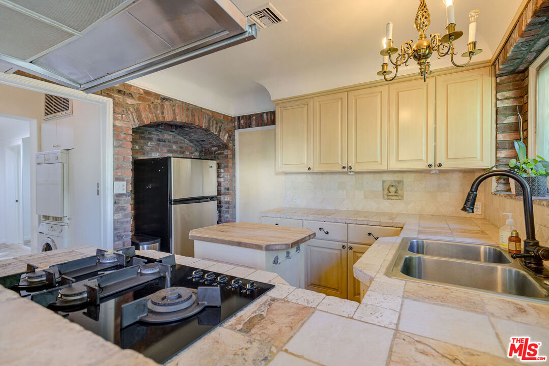 455 South Hamel Road Los Angeles, CA 90048 - Photo 1 of 31 a kitchen with a sink stove and cabinets