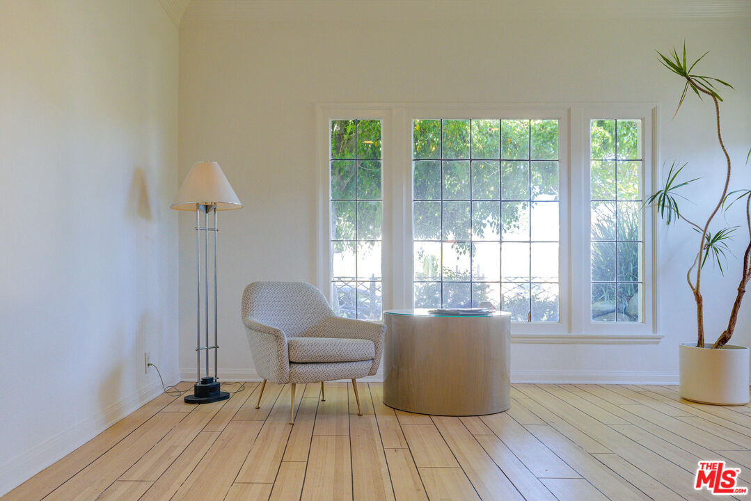 455 South Hamel Road Los Angeles, CA 90048 - Photo 12 of 31 a living room with furniture and a window