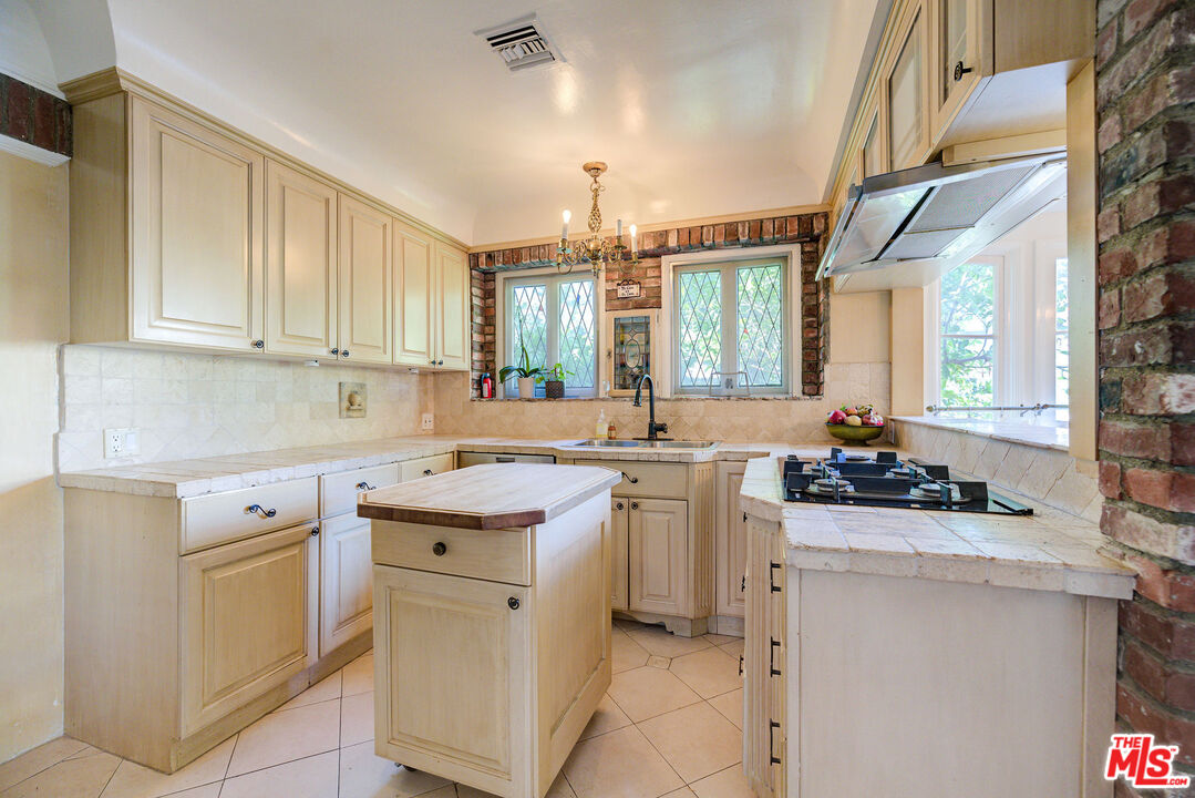 455 South Hamel Road Los Angeles, CA 90048 - Photo 14 of 31 a kitchen with a sink stove and cabinets