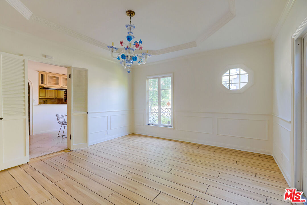 455 South Hamel Road Los Angeles, CA 90048 - Photo 18 of 31 a view of an empty room with a window