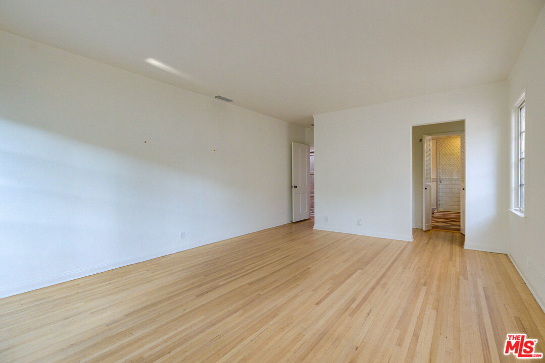 455 South Hamel Road Los Angeles, CA 90048 - Photo 22 of 31 a view of an empty room with wooden floor and a window