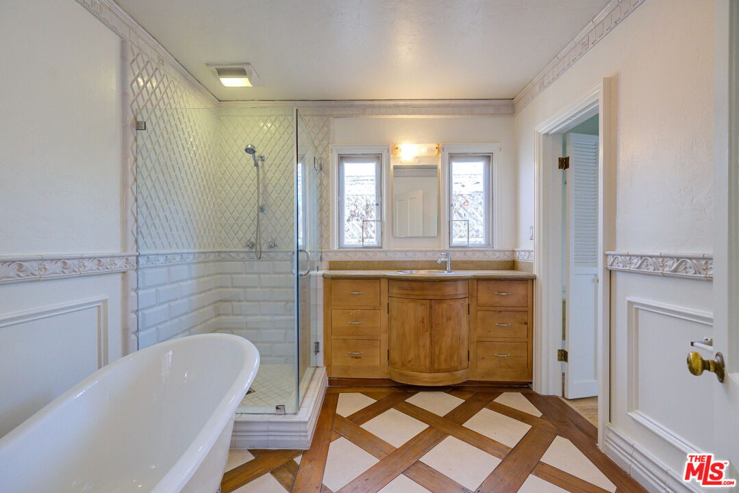 455 South Hamel Road Los Angeles, CA 90048 - Photo 23 of 31 a bathroom with a tub shower and sink