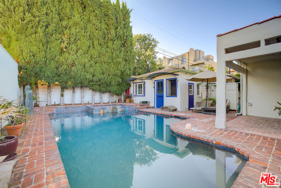 455 South Hamel Road Los Angeles, CA 90048 - Photo 26 of 31 a view of a house with pool