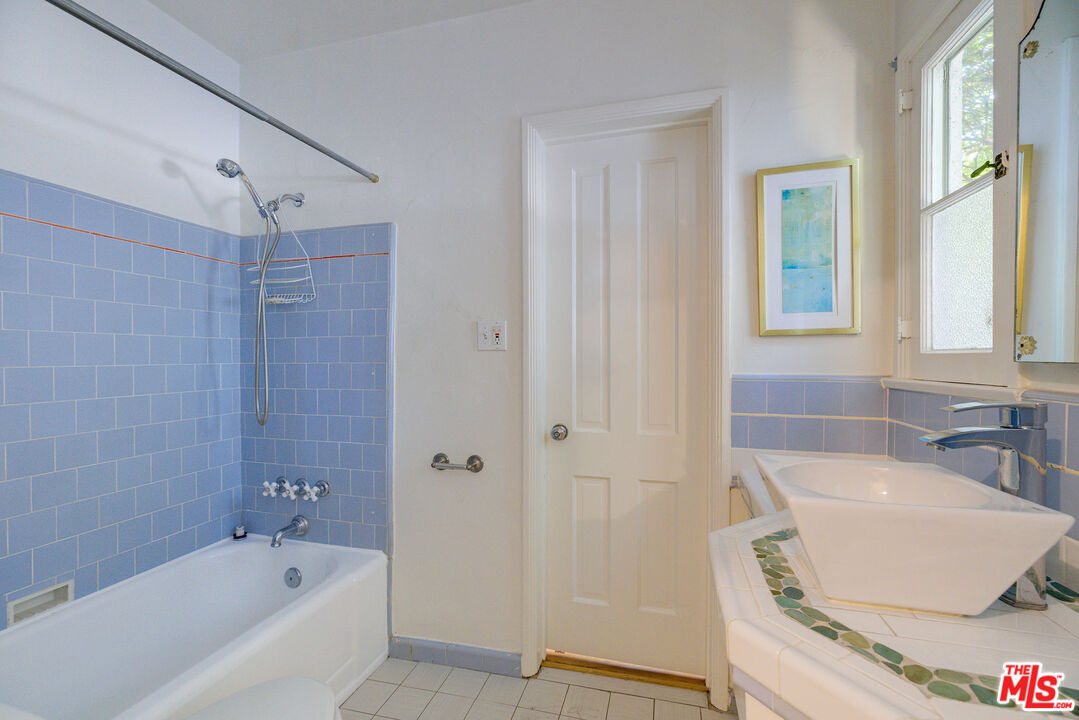 455 South Hamel Road Los Angeles, CA 90048 - Photo 30 of 31 a bathroom with a tub shower and sink