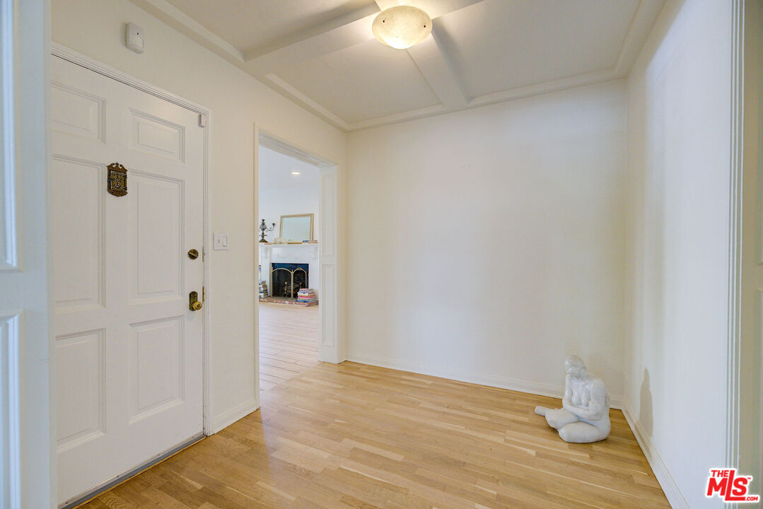 455 South Hamel Road Los Angeles, CA 90048 - Photo 10 of 31 a view of an empty room