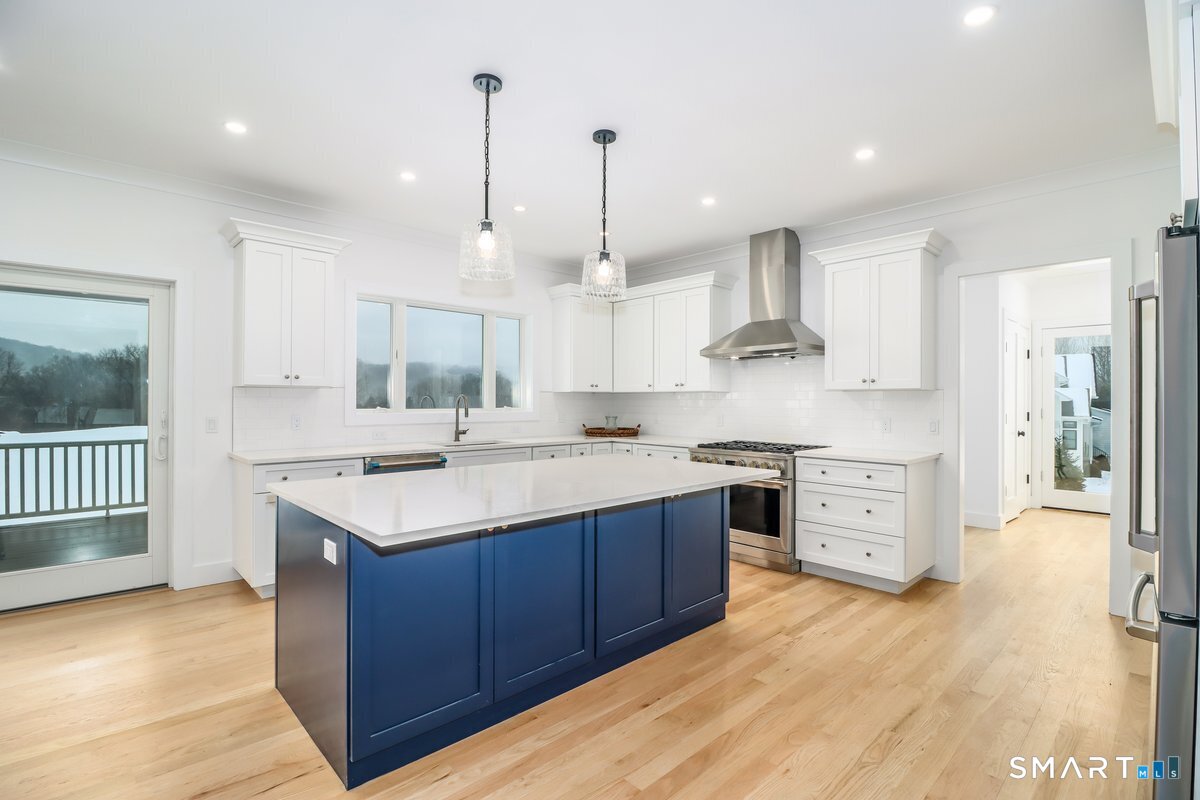 32 Long River Road Sherman, CT 06784 - Photo 3 of 36