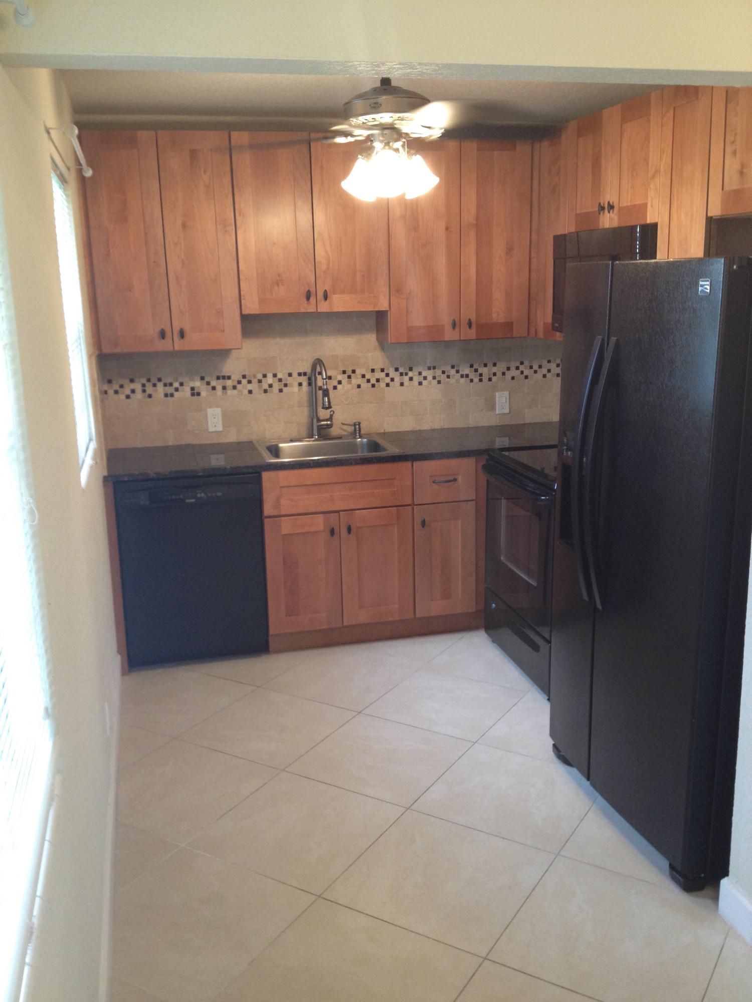 389 Brighton J, Unit 389 Boca Raton, FL 33434 - Photo 5 of 29 IMG_8221
