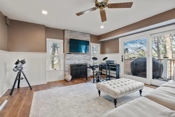 $1,250,000 | 12 Wareland Road, Wellesley, MA 02481