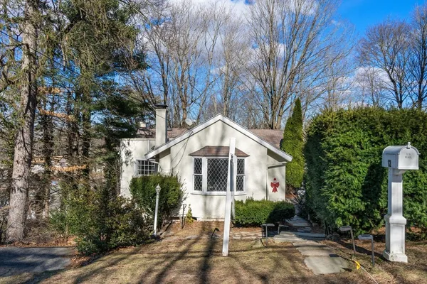 $1,250,000 | 12 Wareland Road, Wellesley, MA 02481