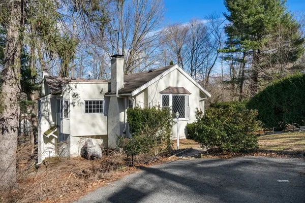 $1,250,000 | 12 Wareland Road, Wellesley, MA 02481