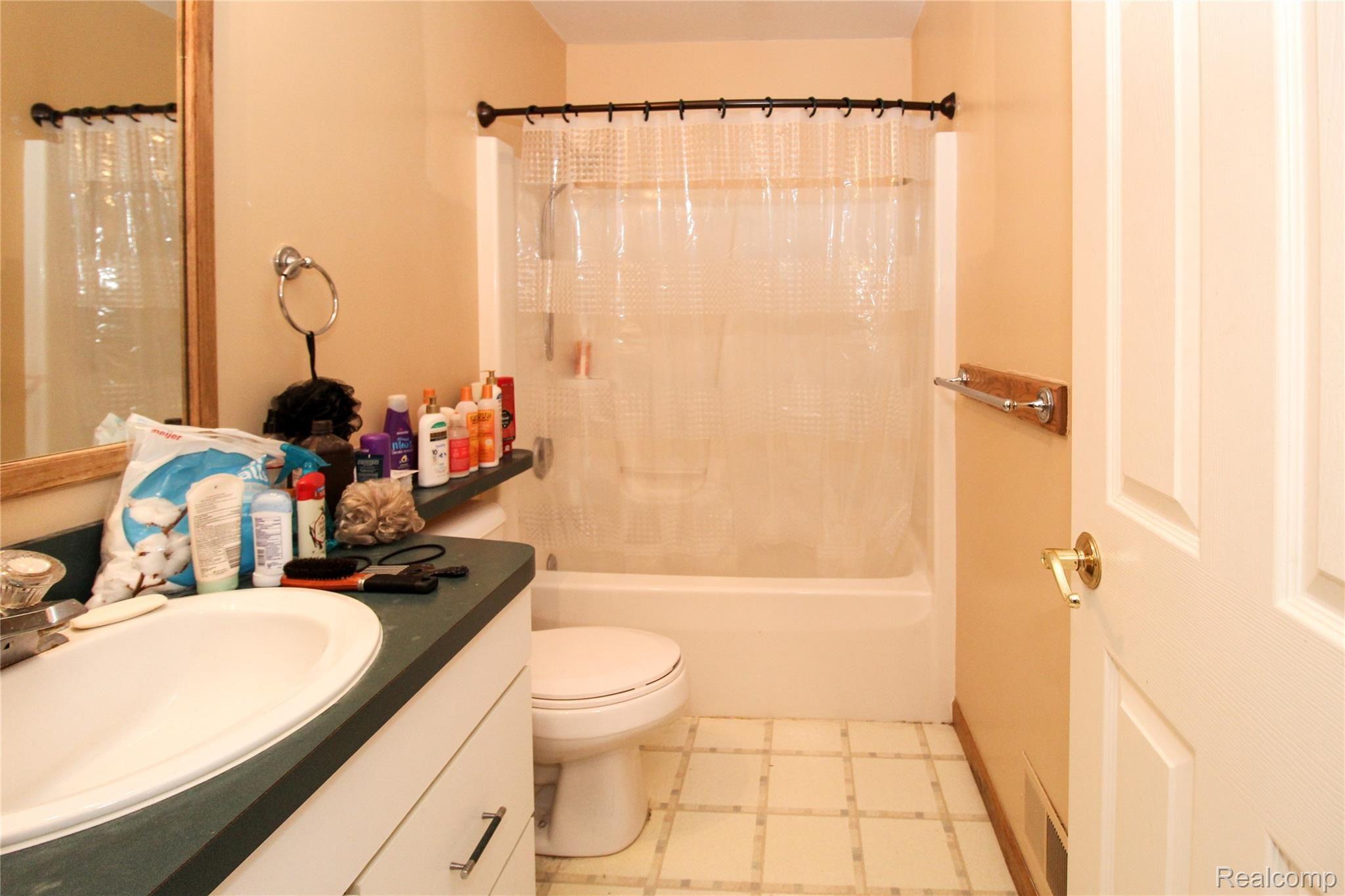 2354 Rolling Ridge Lane Holt, MI 48842 - Photo 32 of 48 Main bath 2.jpg