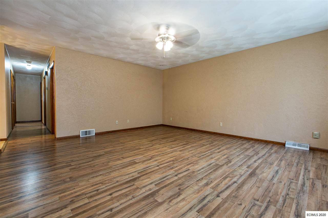 809 Southwest 4th Avenue Cascade, IA 52033 - Photo 4 of 41 Gallery Image 4