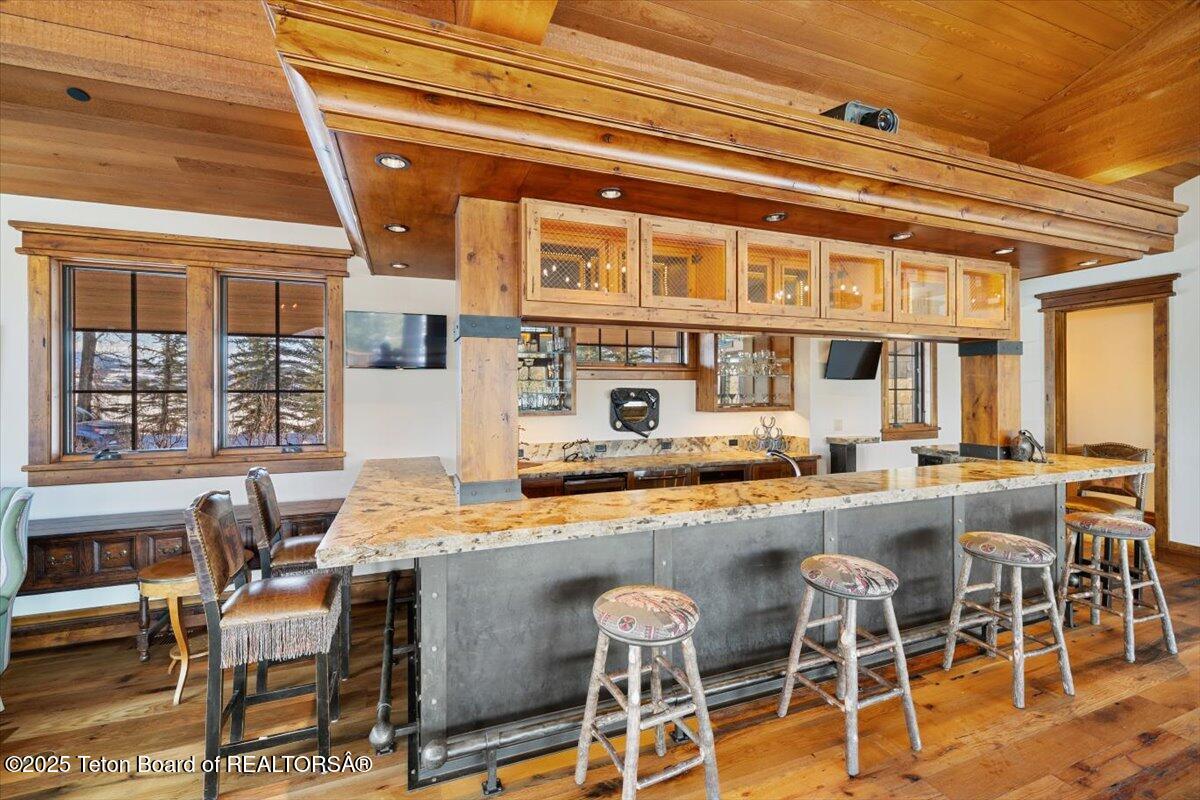 6355-6335 Red Tail Road Jackson, WY 83001 - Photo 45 of 73 Gate House - Teewinot Room Bar