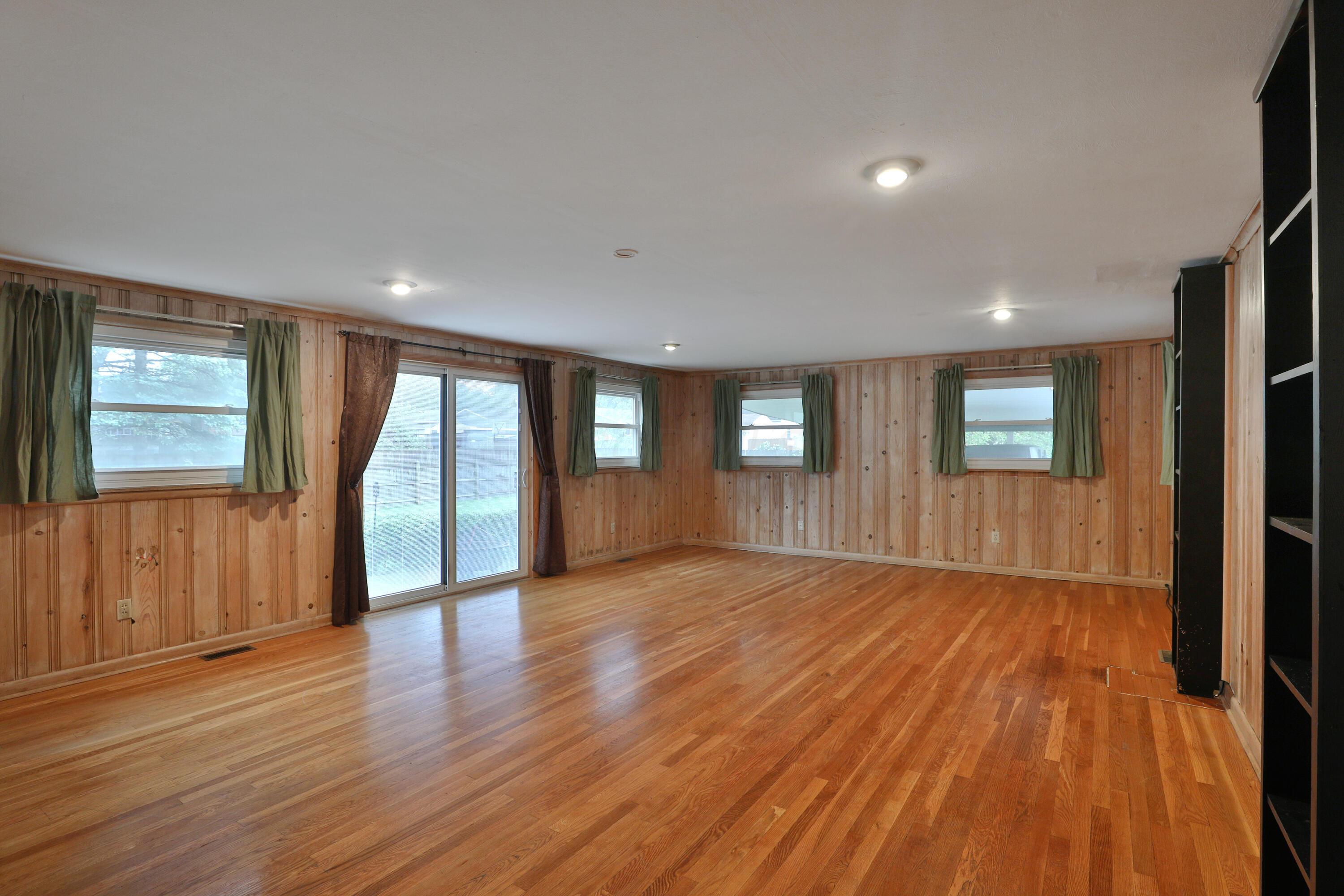 165 Morse Road Columbus, OH 43214 - Photo 11 of 35