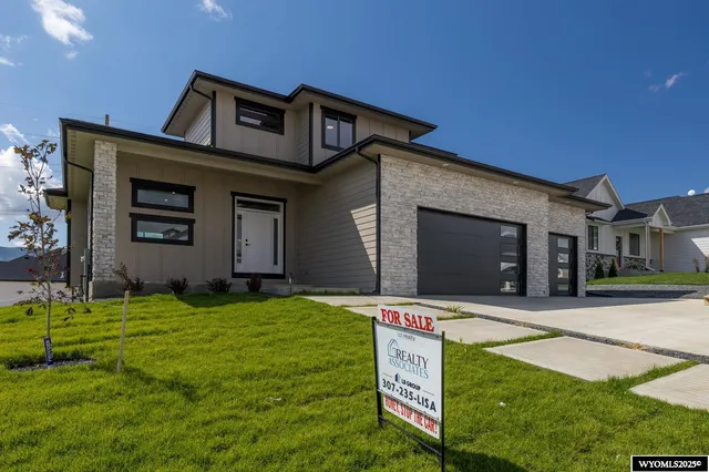 $680,000 | 2685 Berkshire Way, Casper, WY 82609
