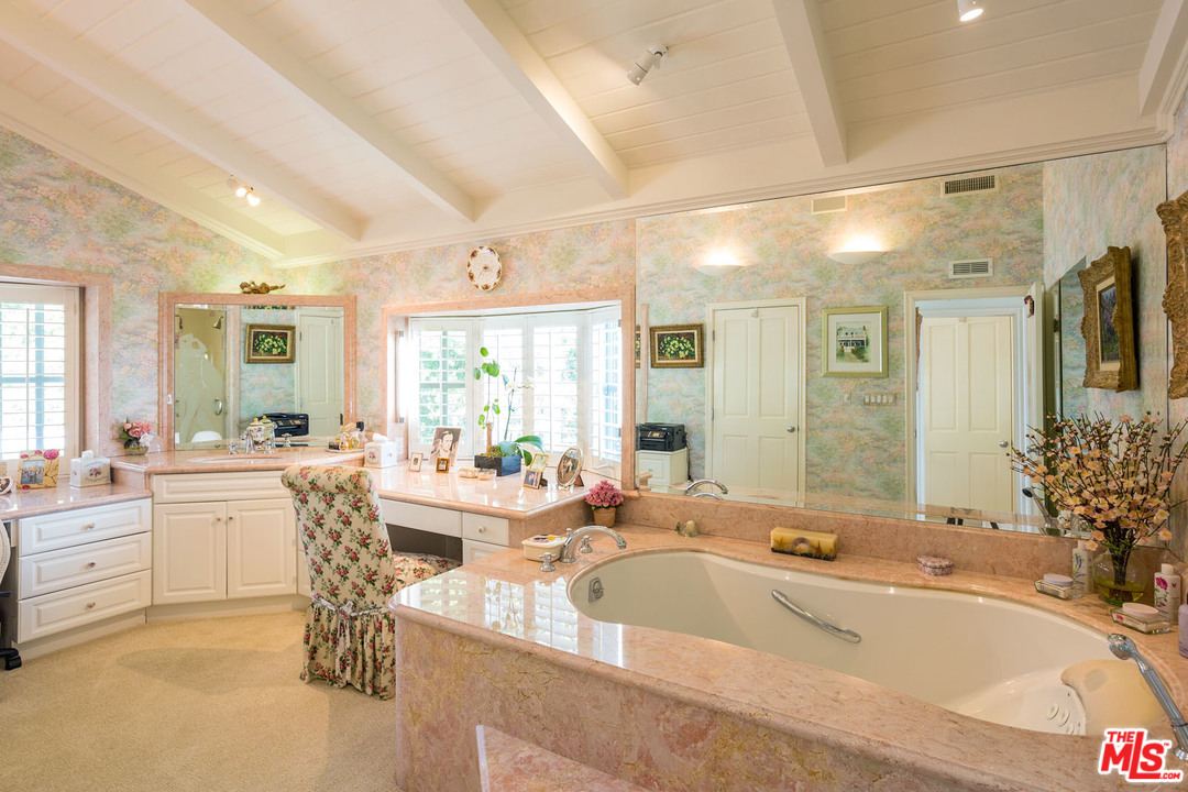 31026 Broad Beach Road Malibu, CA 90265 - Photo 26 of 40 a large white kitchen with a large window