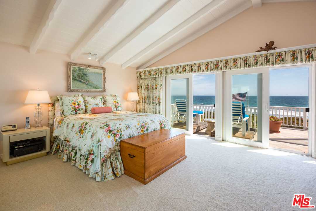 31026 Broad Beach Road Malibu, CA 90265 - Photo 30 of 40 a spacious bedroom with a bed and a large window with balcony view