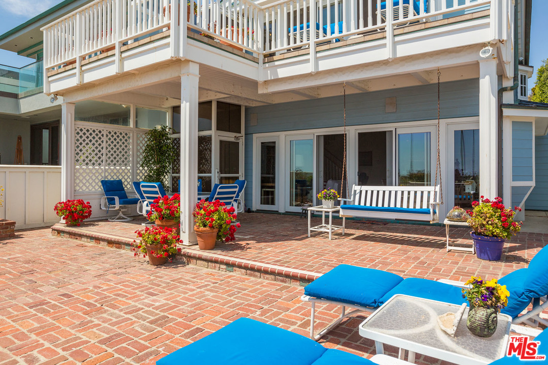 31026 Broad Beach Road Malibu, CA 90265 - Photo 4 of 40 a view of a chairs in front of retail building