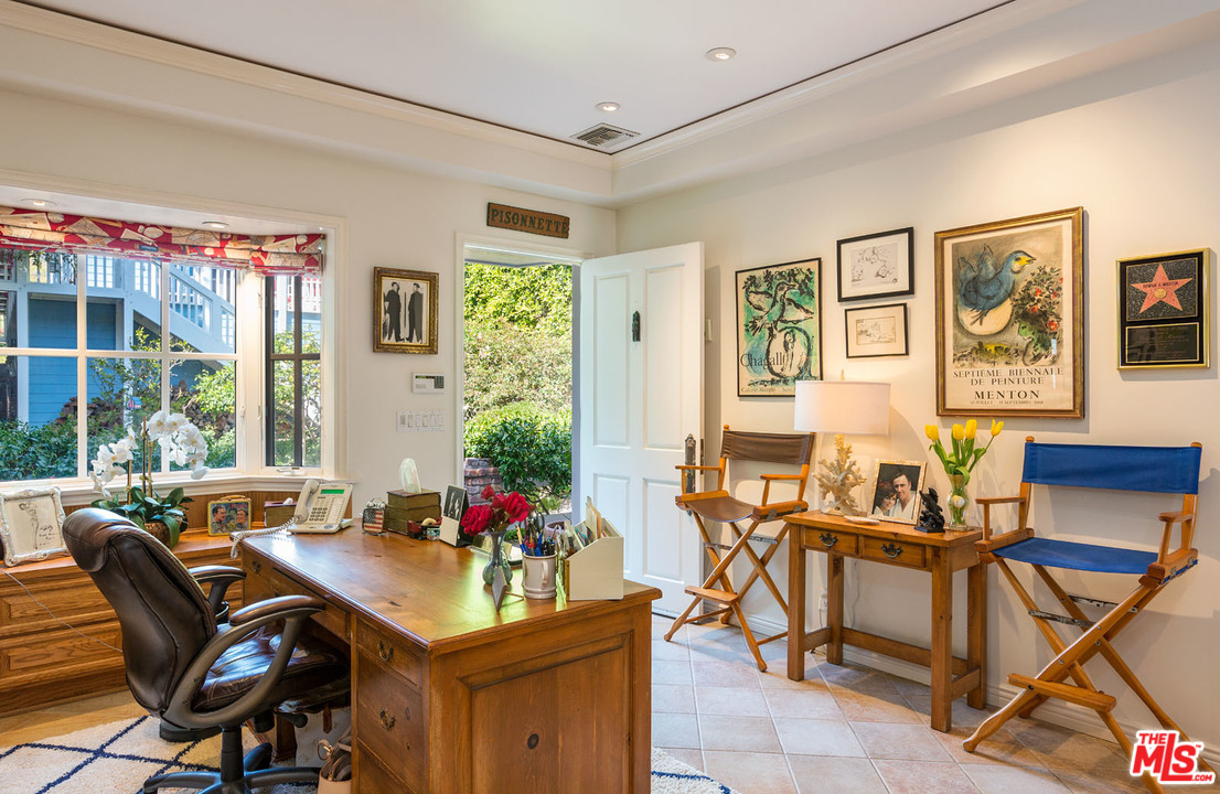 31026 Broad Beach Road Malibu, CA 90265 - Photo 31 of 40 a view of a livingroom and dining room