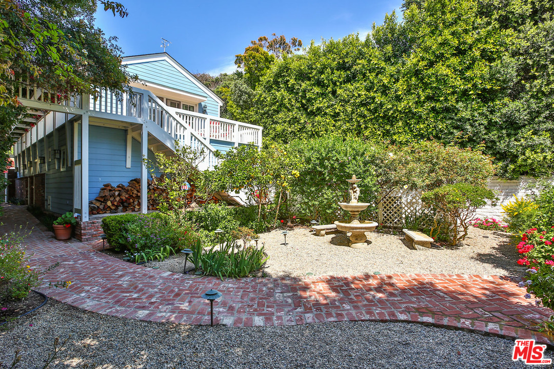 31026 Broad Beach Road Malibu, CA 90265 - Photo 33 of 40 a backyard of a house with lots of green space