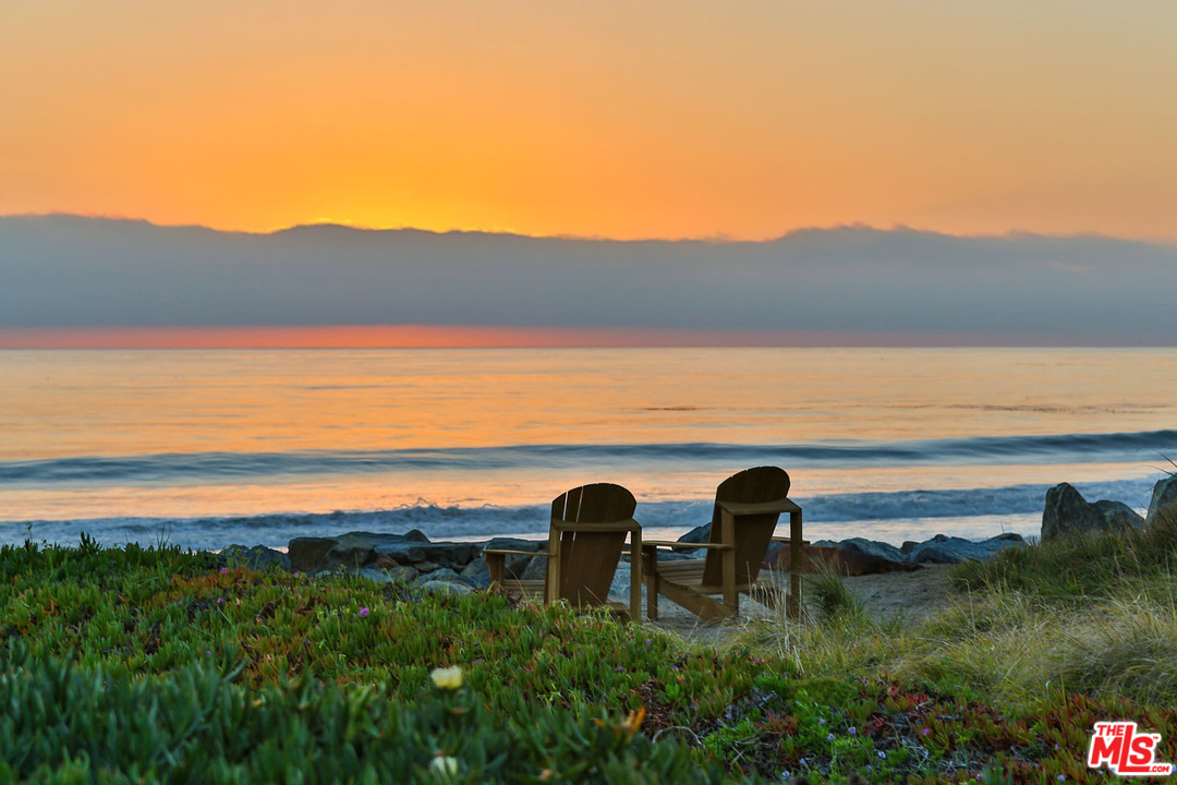 31026 Broad Beach Road Malibu, CA 90265 - Photo 37 of 40 a view of an ocean and a mountain