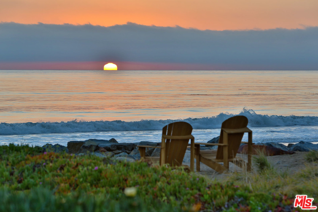 31026 Broad Beach Road Malibu, CA 90265 - Photo 38 of 40 a view of a lake from a yard