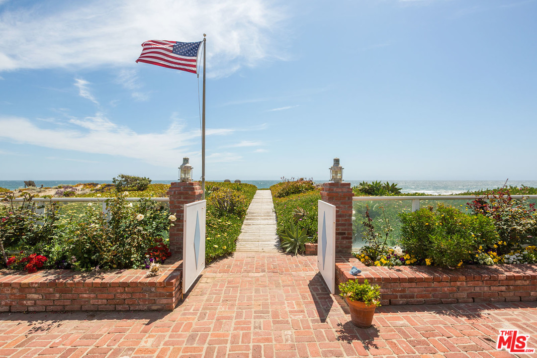 31026 Broad Beach Road Malibu, CA 90265 - Photo 7 of 40 a view of a street with view of a city street