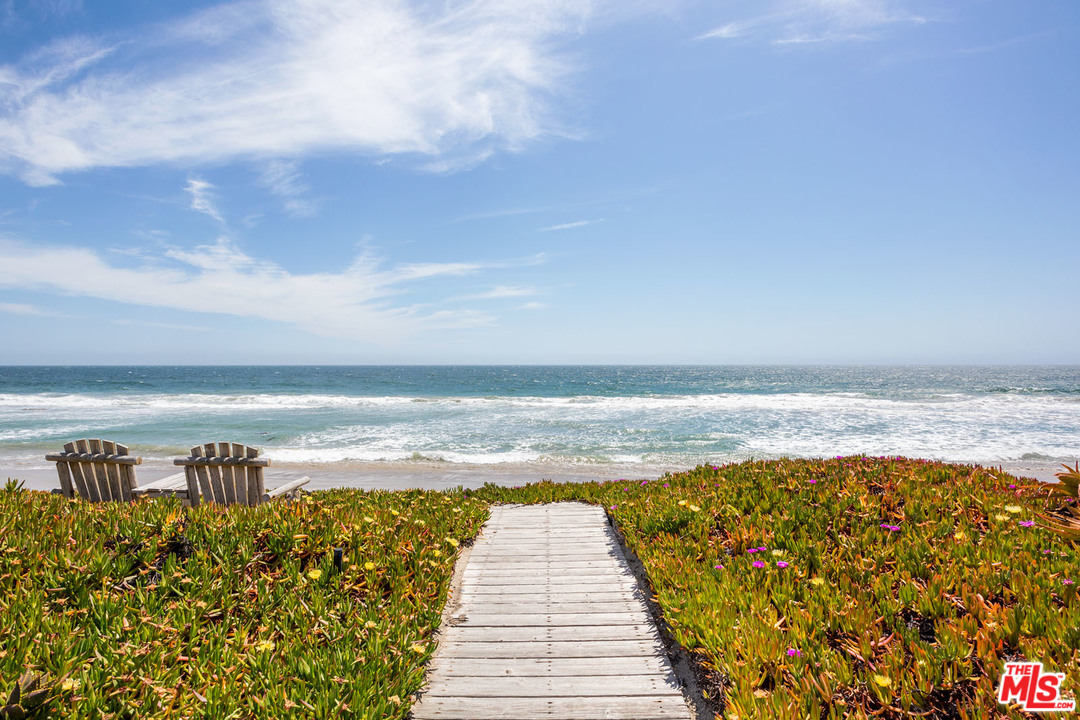31026 Broad Beach Road Malibu, CA 90265 - Photo 10 of 40 a view of an ocean view