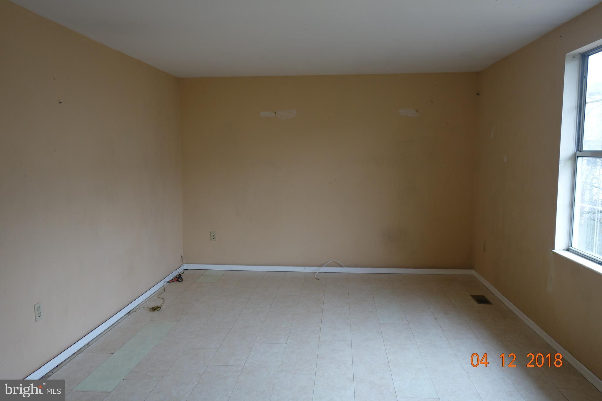 17523 Kohlhoss Road Poolesville, MD 20837 - Photo 6 of 10 Living Room