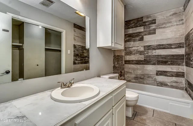 $119,500 | 554 Woodland Hills Place, Jackson, MS 39216