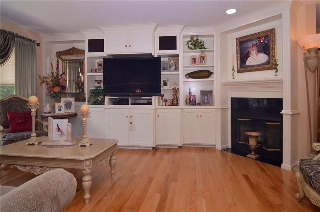 202 Dean Ridge Court Cranston, RI 02920 - Photo 3 of 28