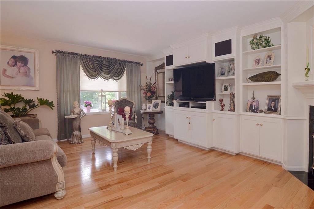 202 Dean Ridge Court Cranston, RI 02920 - Photo 4 of 28